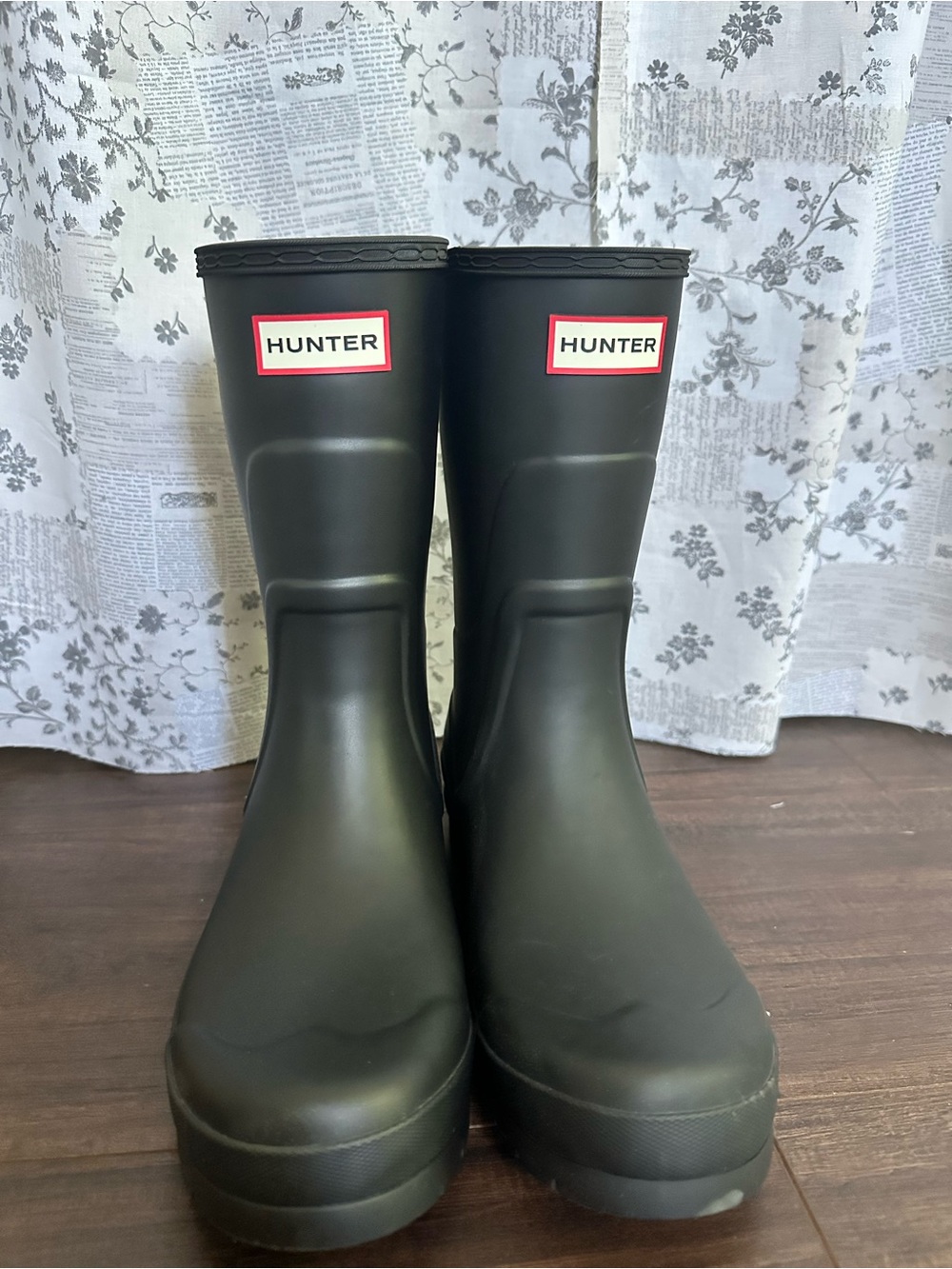 NWT Hunter Black Rain Boots - Picture 2 of 5